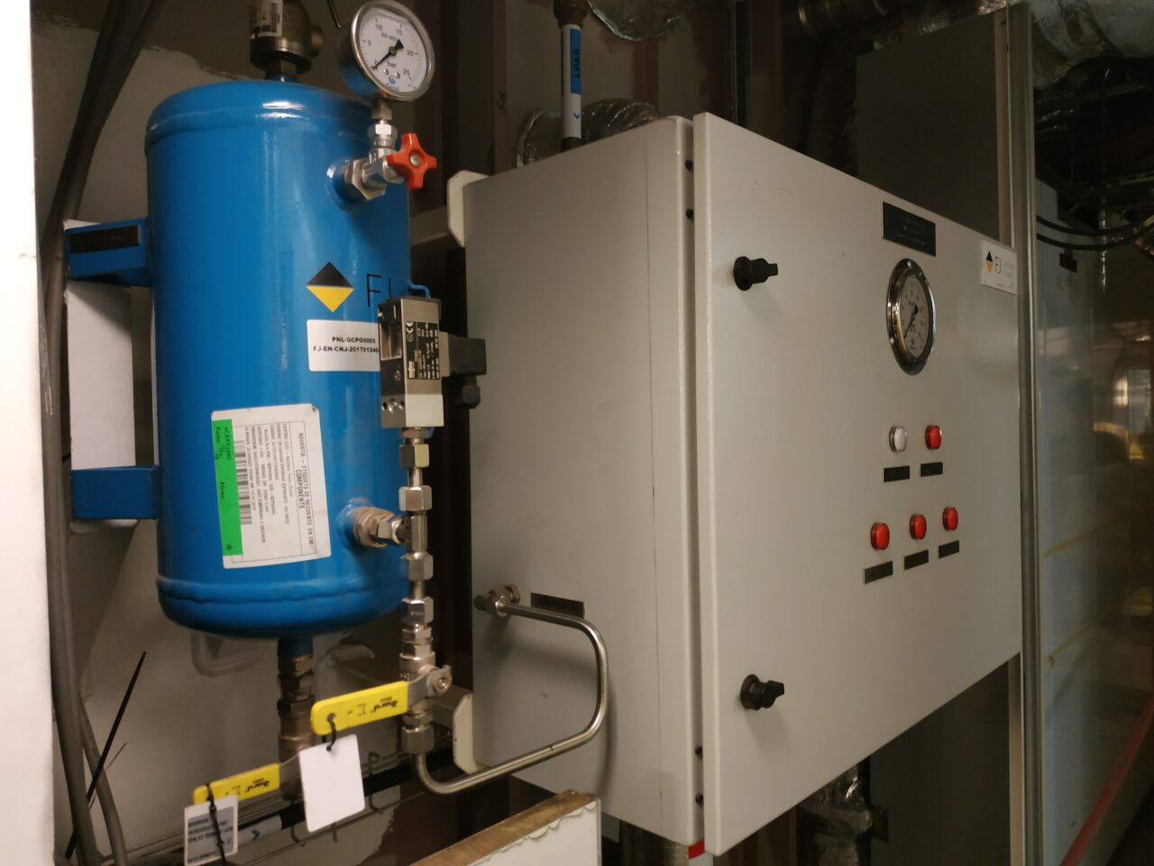 pneumatic quick closing system installed on boat