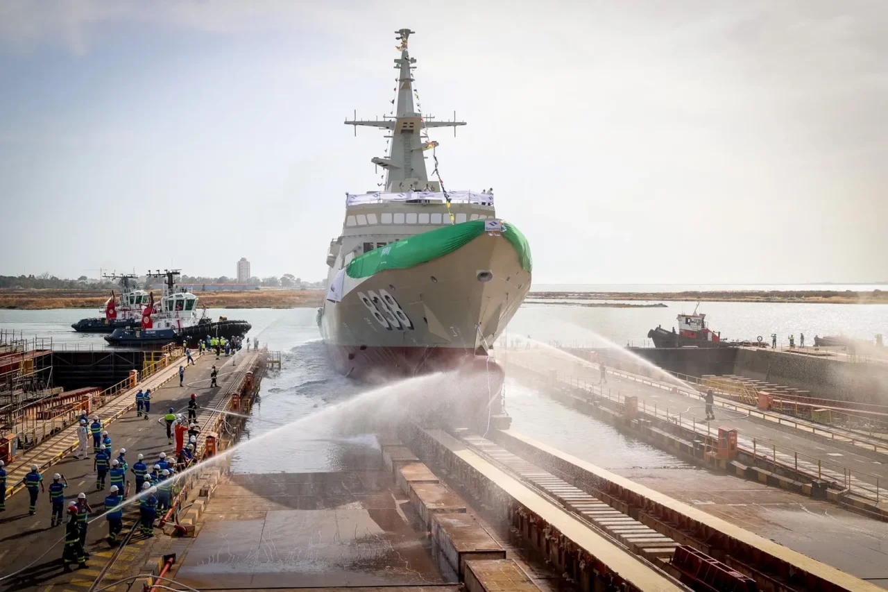 Botadura corbeta Almadinah Navantia programa Avante 2200